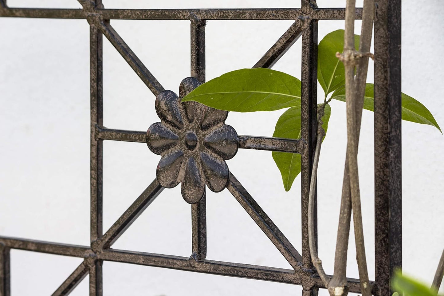 H Potter 5.5 Foot Tall Garden Flower Trellis Wrought Iron Heavy Scroll Metal Decoration Lawn Patio and Wall Decor Screen for Rose Clematis Ivy Patio Deck Wall Art
