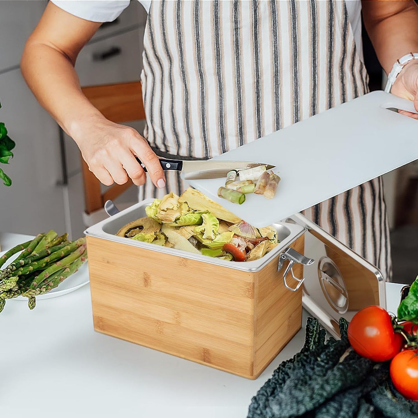 AQQHSAIN Compost Bin with Lid 1.2 Gal Countertop Compost Kitchen Scrap Indoor Large Compost Bucket Kitchen Odorless Smell Proof Composter with Stainless Steel Insert (Brown, 4.5L)