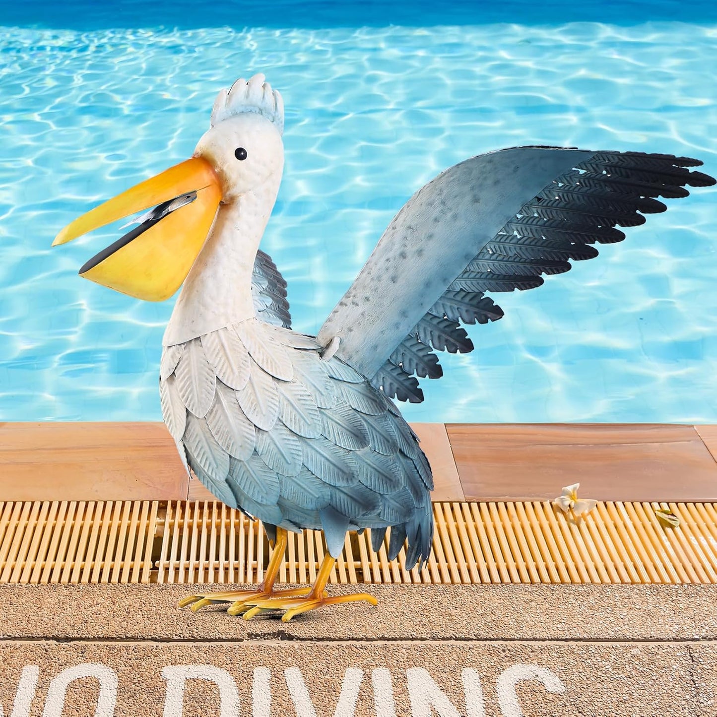 Metal Pelican Garden Statue Outdoor Decor, Metal Yard Art Decoration Coastal Bird Garden Decor Lawn Ornament for Porch Patio