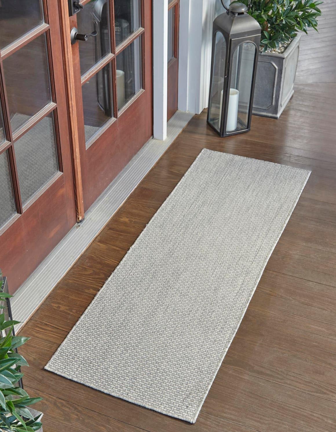Unique Loom Outdoor Solid Collection Area Rug (2' 7" x 10' Runner Light Gray/Ivory)