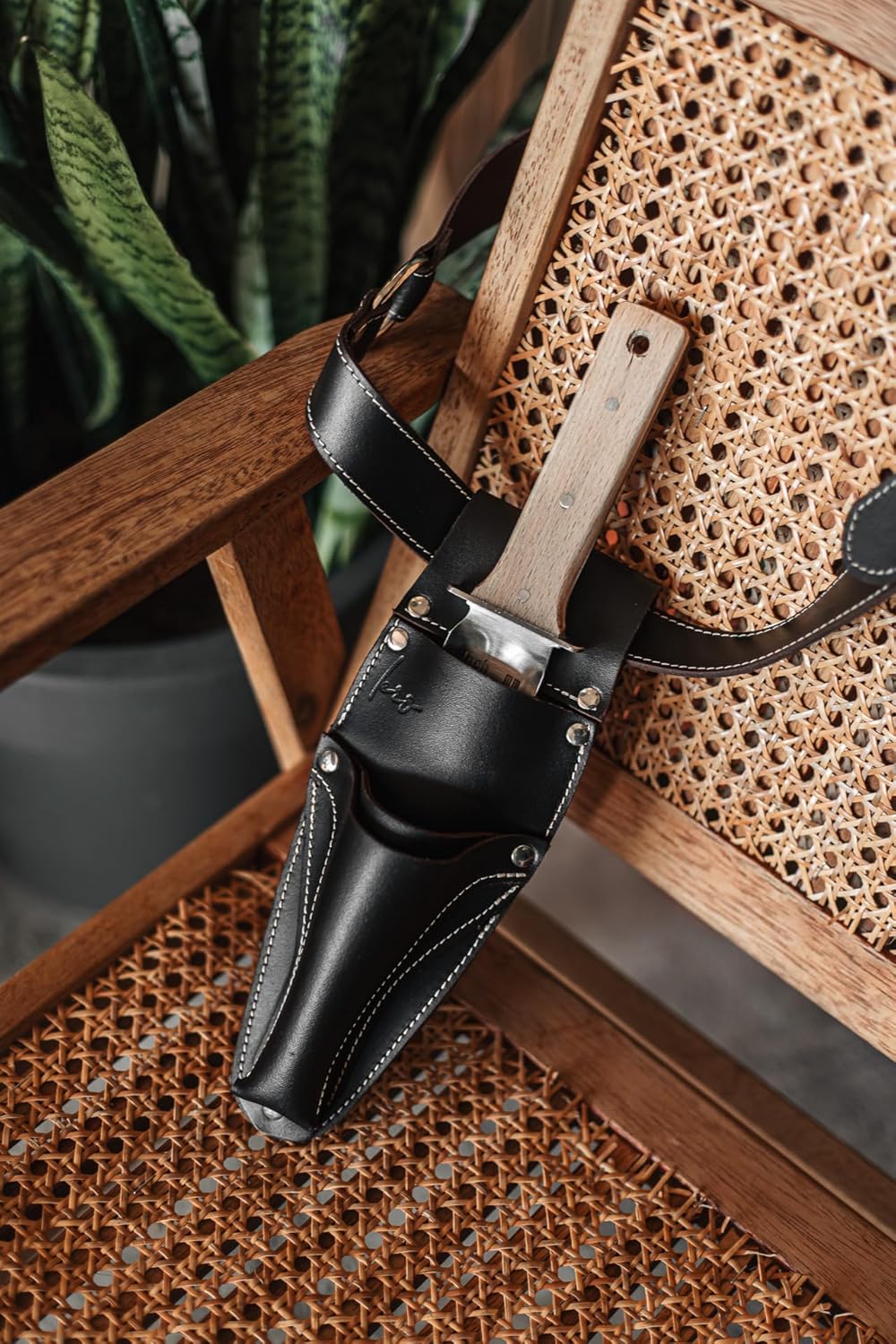 Personilized Hori Hori Leather Sheath Belt with Pruner and Scissor Pockets. Personalized Florist Tool Belt Leather, Gardening Belt with Pockets. (Dark brown with engraving, one size)