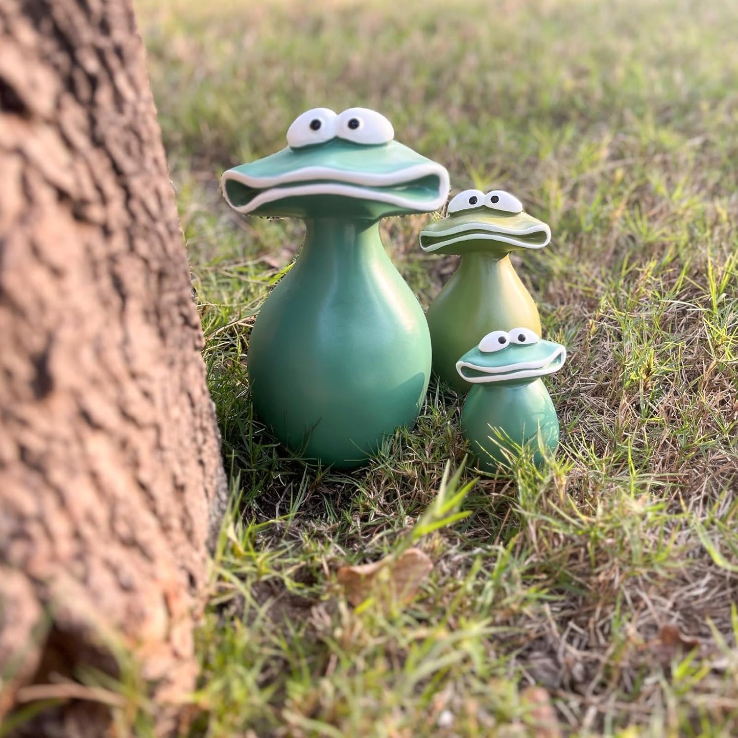 H&Zebrabro Big Mouth Frog Figurines Set of 3 for Garden Decoration, Waterproof Resin Indoor Outdoor Garden Decors, Cute Yard Frog Family Statues