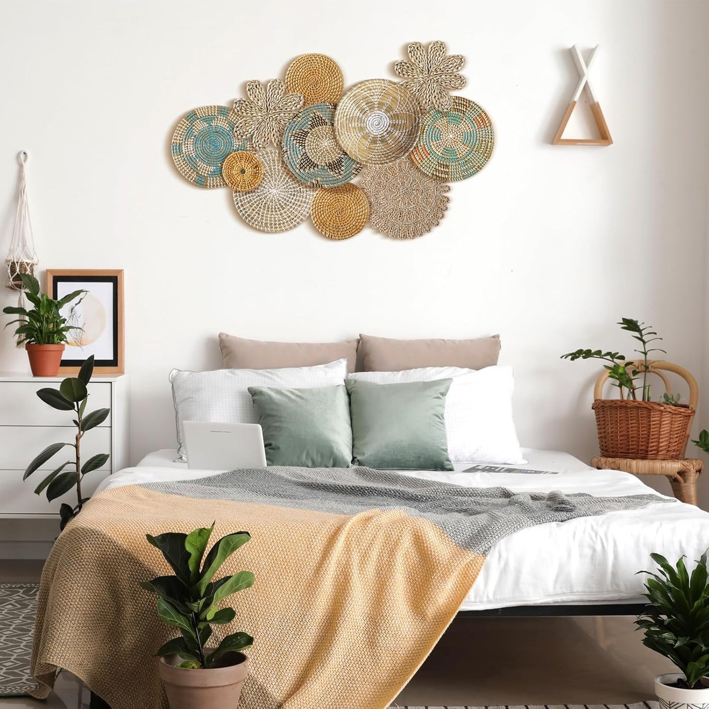 Xuhal 11 Pcs Boho Hanging Wall Basket Decor Handmade Woven Basket Wall Decorative Boho Wicker Baskets Placemats Round Farmhouse Bulrush Art for Rustic Home Decorations Christmas Gift(Bright)