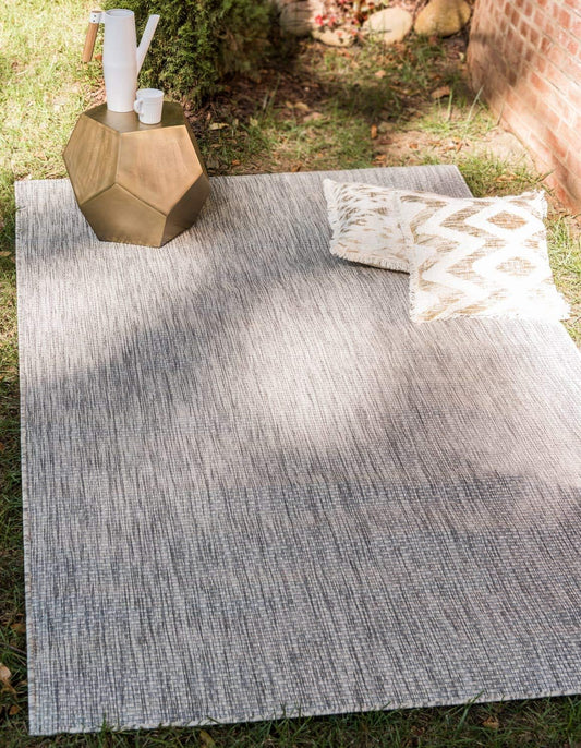 Unique Loom Outdoor Solid Collection Area Rug (8' x 11' 4" Rectangle Light Gray/Ivory)
