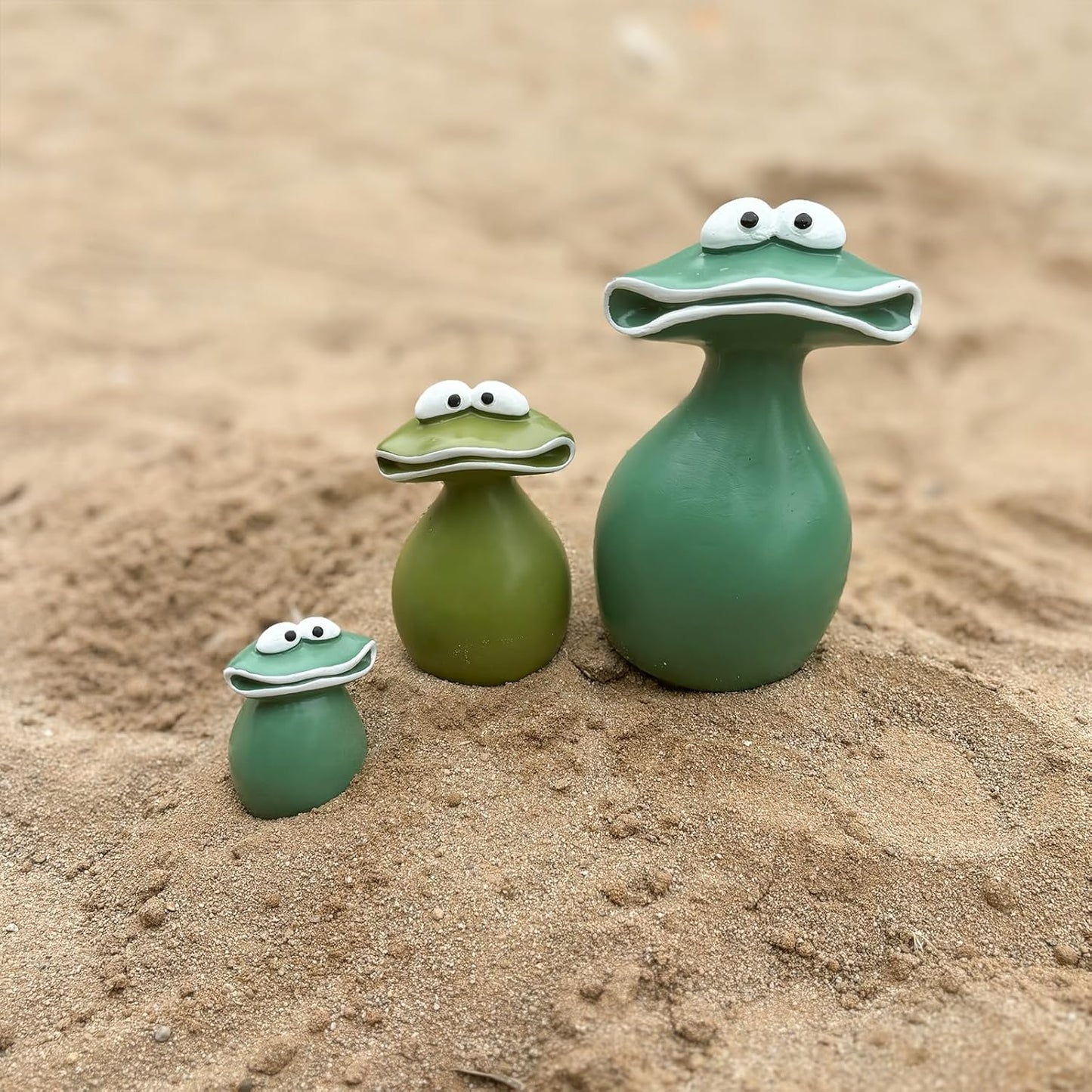 H&Zebrabro Big Mouth Frog Figurines Set of 3 for Garden Decoration, Waterproof Resin Indoor Outdoor Garden Decors, Cute Yard Frog Family Statues