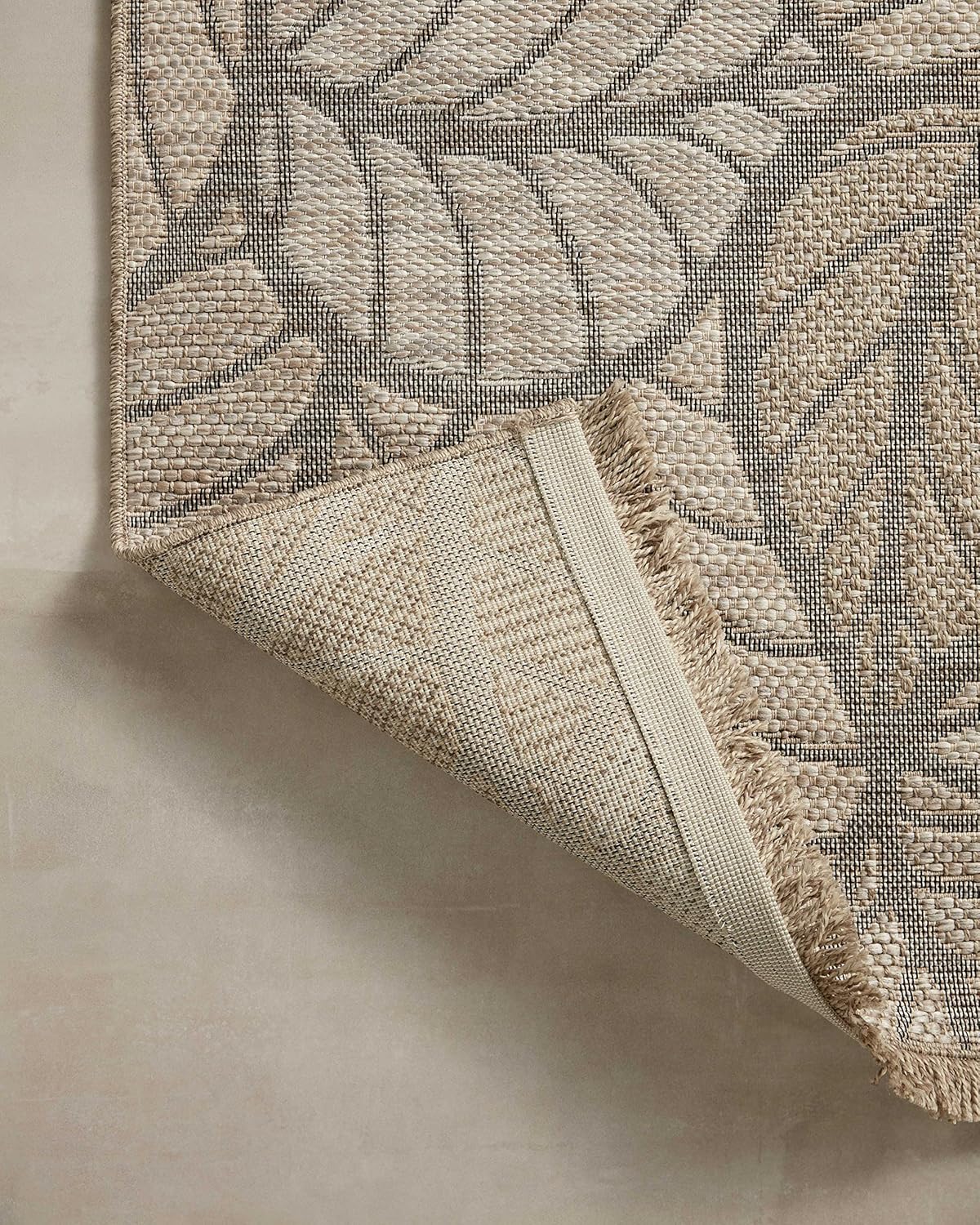 Loloi Dawn Collection Indoor/Outdoor DAW-05 Taupe 7'-8" x 7'-8" Round Area Rug