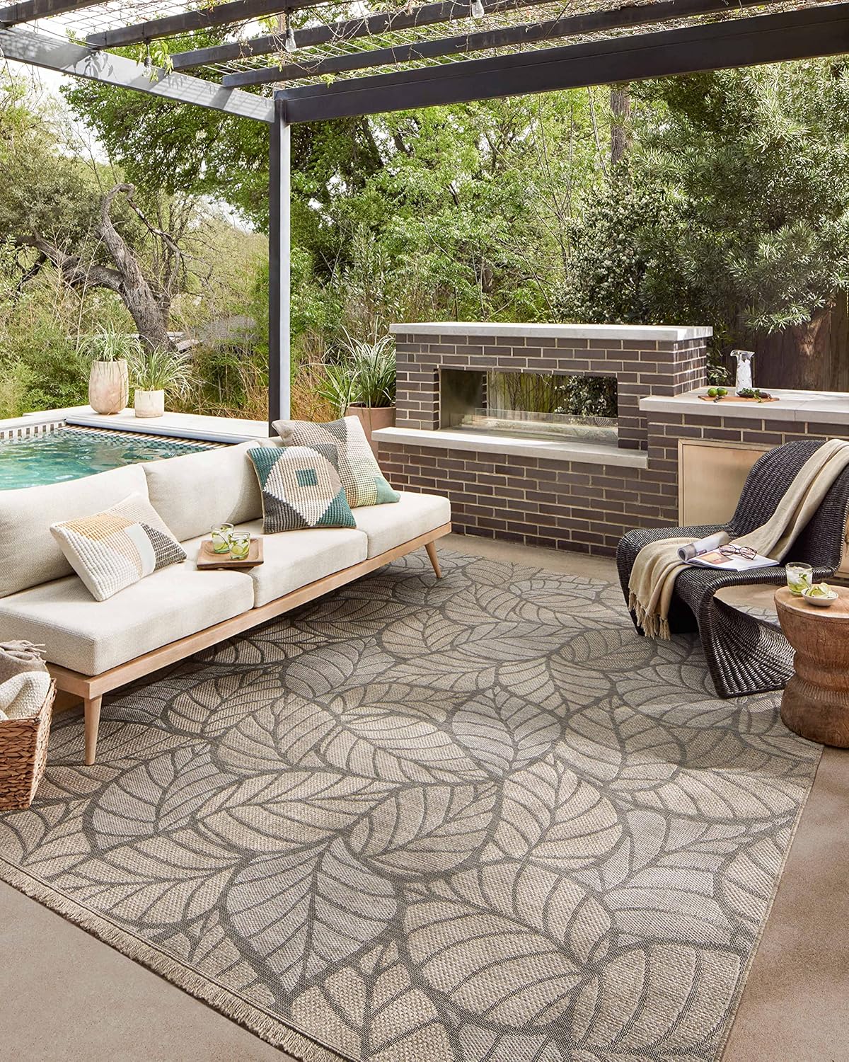 Loloi Dawn Collection Indoor/Outdoor DAW-05 Taupe 7'-8" x 7'-8" Round Area Rug